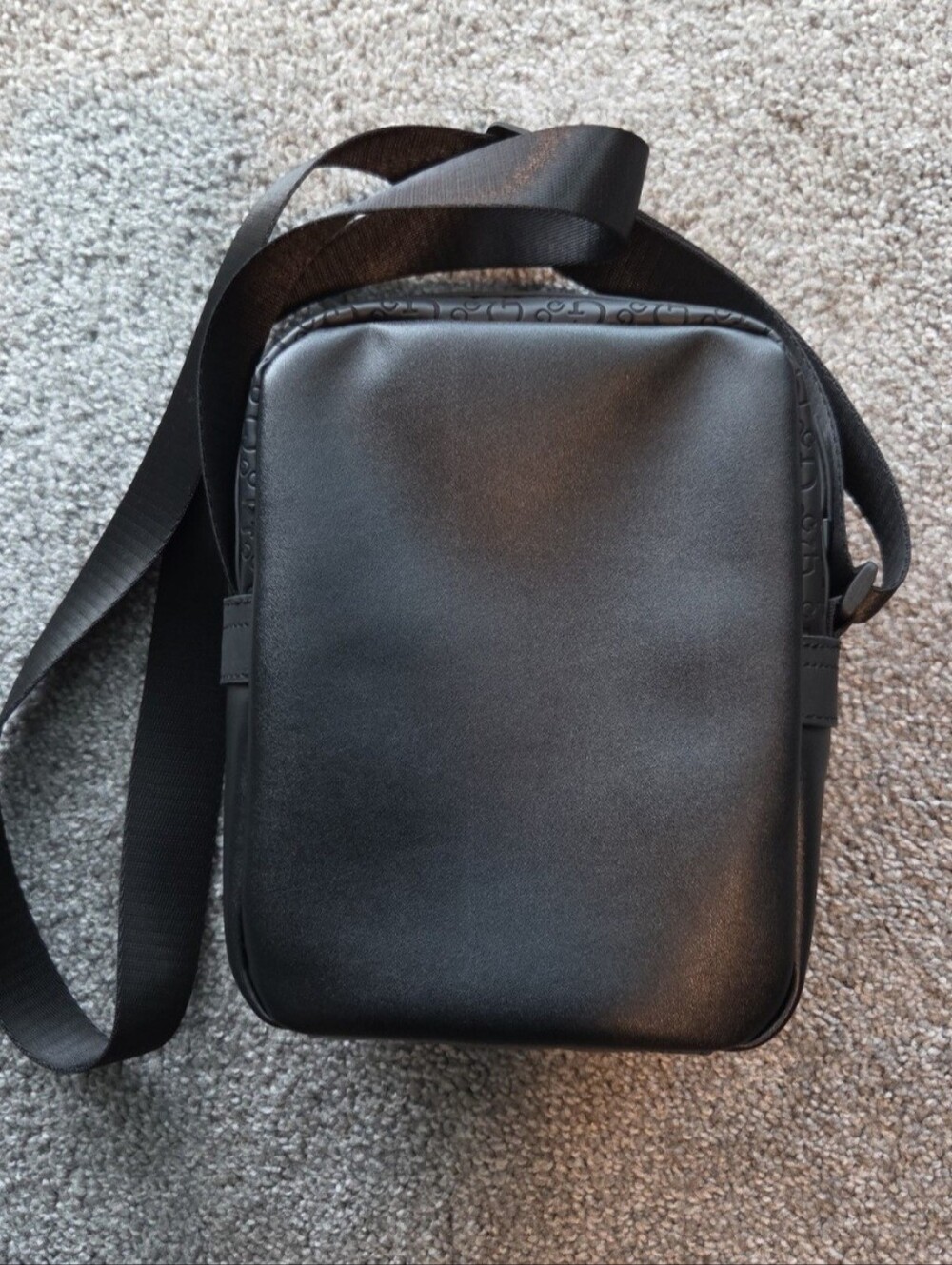 GUESS Black Embossed Logo Mini Messenger Bag NWOT - Picture 4 of 4